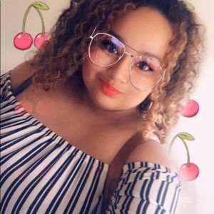 Meet your Posher, Analydia